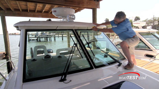 Boston Whaler 315 Conquest Pilothouse glass windshield