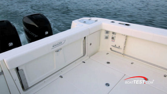 Boston Whaler 315 Conquest Pilothouse gunwales