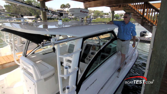 Boston Whaler 315 Conquest Pilothouse side decks