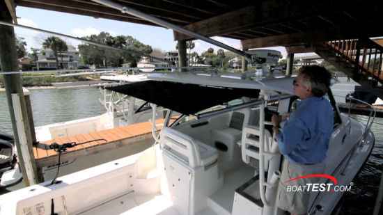 Boston Whaler 315 Conquest Pilothouse sun screen