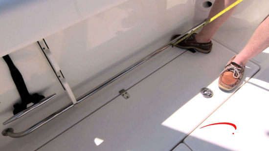 Boston Whaler 315 Conquest Pilothouse toe rails