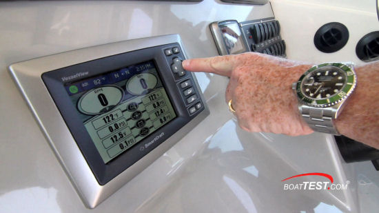 Boston Whaler 315 Conquest Pilothouse vessel view display