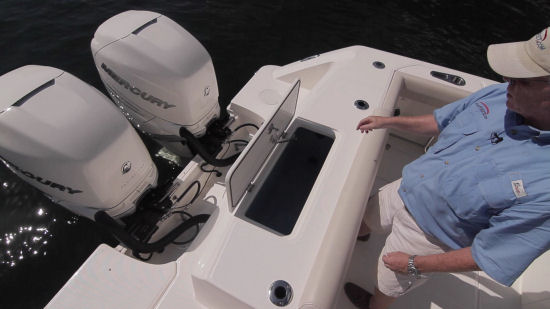 Boston Whaler 330 Outrage transom livewell