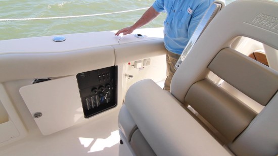 Boston Whaler 380 Outrage 12 v panel