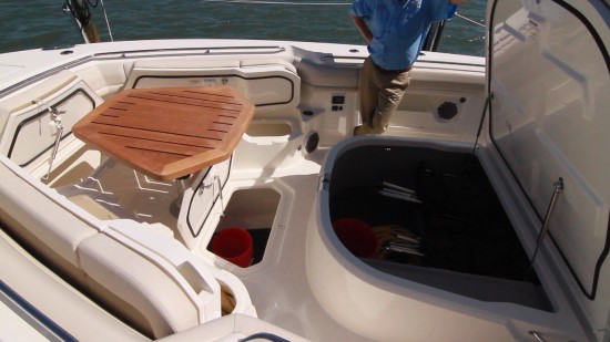 Boston Whaler 380 Outrage bow storage