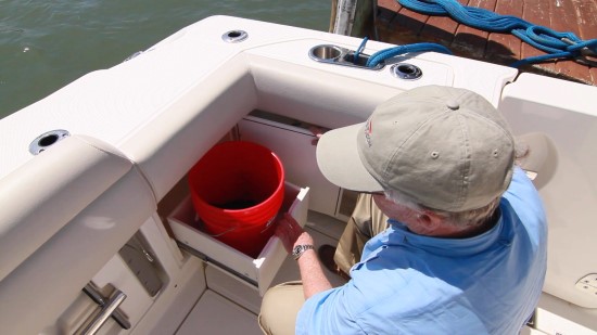 Boston Whaler 380 Outrage bucket