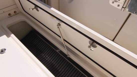 Boston Whaler 380 Outrage fish boxes