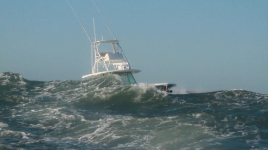 Boston Whaler 380 Outrage seas