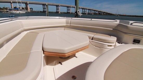 Boston Whaler 380 Outrage forward sunpad