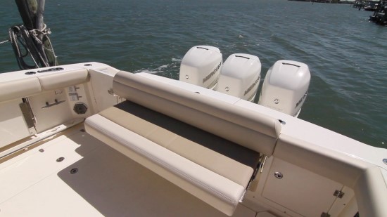 Boston Whaler 380 Outrage transom seat
