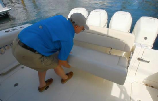 Boston Whaler 380 Realm bench seat