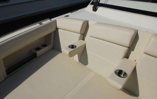 Boston Whaler 380 Realm armrests