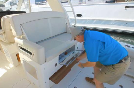 Boston Whaler 380 Realm cooler hatch