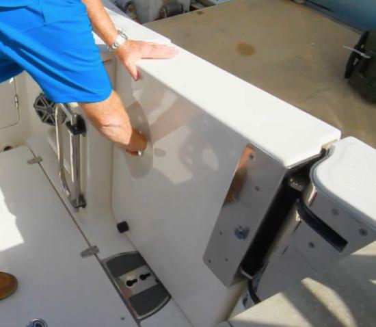 Boston Whaler 380 Realm hull door
