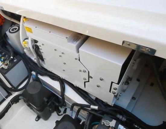 Boston Whaler 380 Realm seakeeper