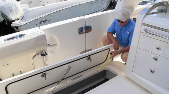 Boston Whaler 420 Outrage fishboxes