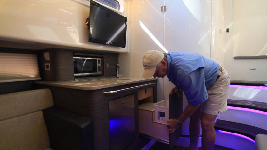 Boston Whaler 420 Outrage galley