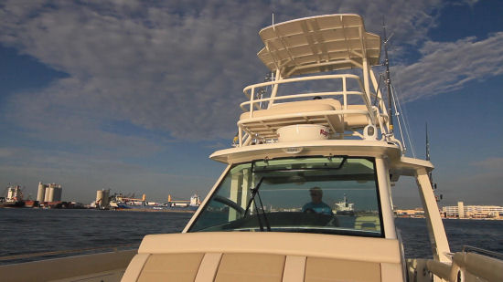 Boston Whaler 420 Outrage optional tower