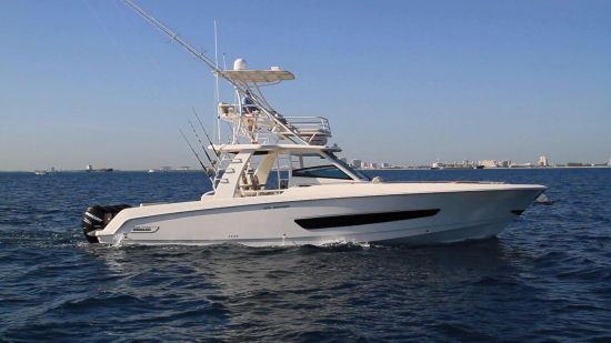 Boston Whaler 420 Outrage profile shot