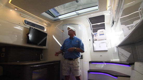 Boston Whaler 420 Outrage sky light
