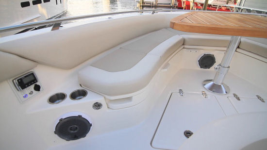 Boston Whaler 420 Outrage stereo remote