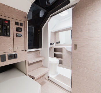 Bravo Yachts B36 head door