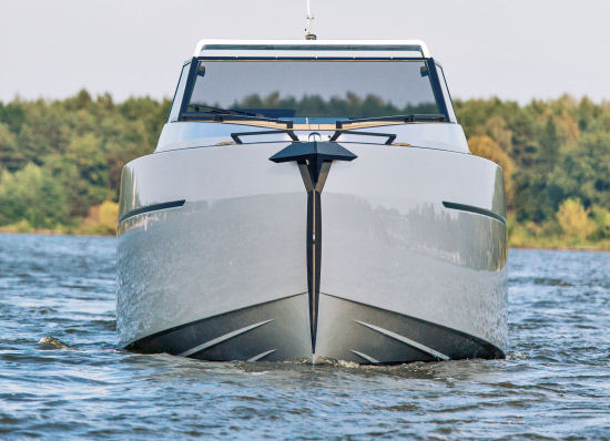 Bravo Yachts B36 bow