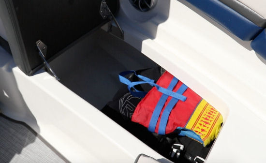 Chaparral 243 Vortex VRX lockers