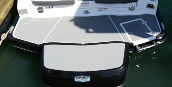 Chaparral 243 Vortex VRX swim platform