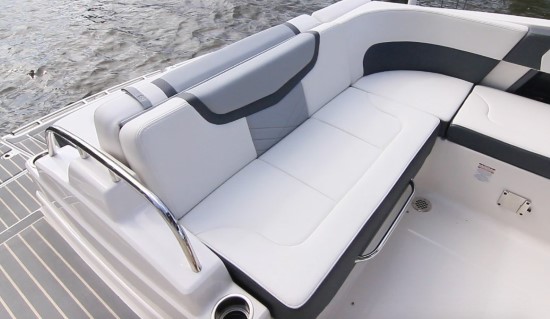 Chaparral 287 SSX aft lounge