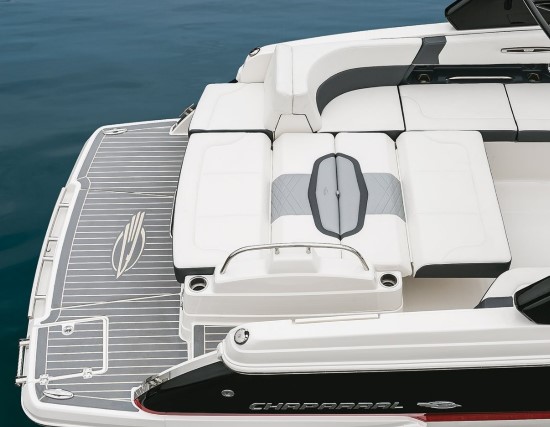 Chaparral 287 SSX flat stern seating