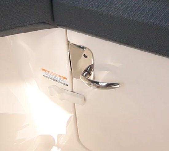 Chaparral 287 SSX latches