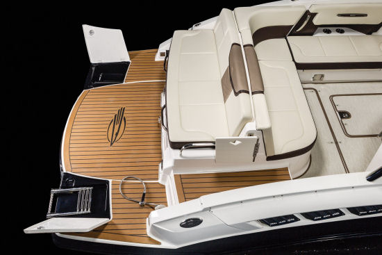 Chaparral 337 SSX ladder