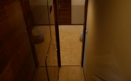 Cheoy Lee CLA 76 Flybridge aft passageway