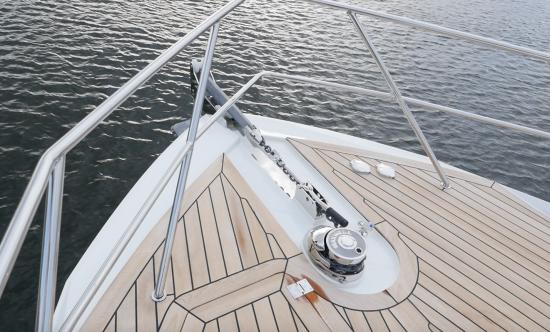 Cheoy Lee CLA 76 Flybridge bow rail