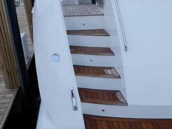 Cheoy Lee CLA 76 Flybridge lower cleats