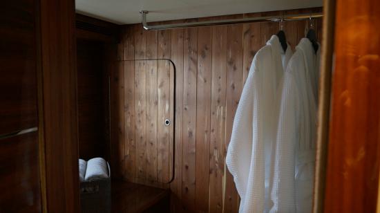 Cheoy Lee CLA 76 Flybridge closet