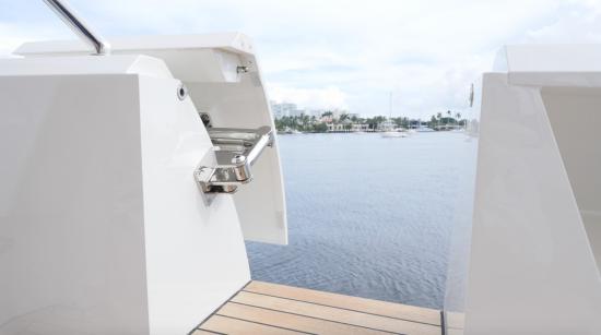 Cheoy Lee CLA 76 Flybridge deck door