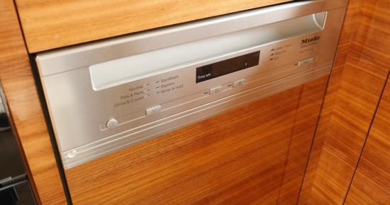 Cheoy Lee CLA 76 Flybridge dishwasher