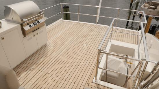 Cheoy Lee CLA 76 Flybridge grill