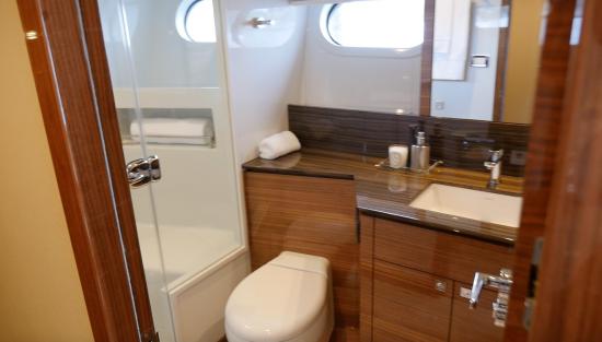 Cheoy Lee CLA 76 Flybridge guest head