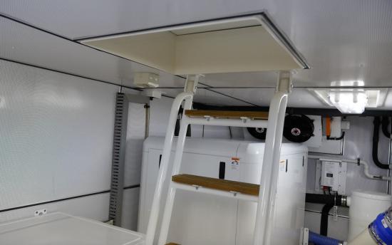 Cheoy Lee CLA 76 Flybridge hatch