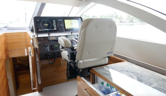 Cheoy Lee CLA 76 Flybridge helm station