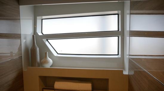 Cheoy Lee CLA 76 Flybridge hull side windows