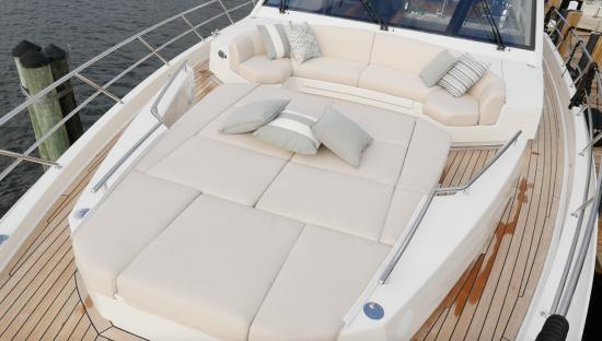 Cheoy Lee CLA 76 Flybridge lounge