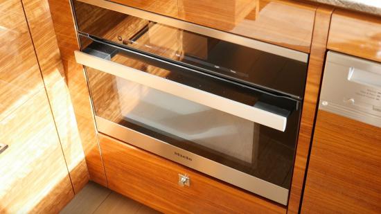 Cheoy Lee CLA 76 Flybridge oven