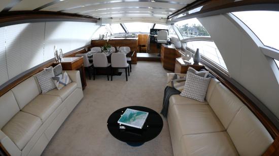 Cheoy Lee CLA 76 Flybridge salon