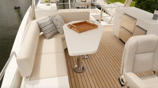 Cheoy Lee CLA 76 Flybridge settee