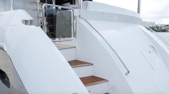 Cheoy Lee CLA 76 Flybridge stairs