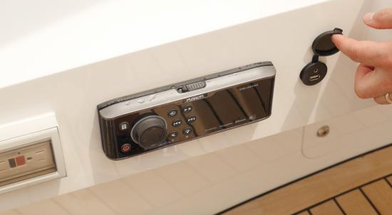 Cheoy Lee CLA 76 Flybridge stereo